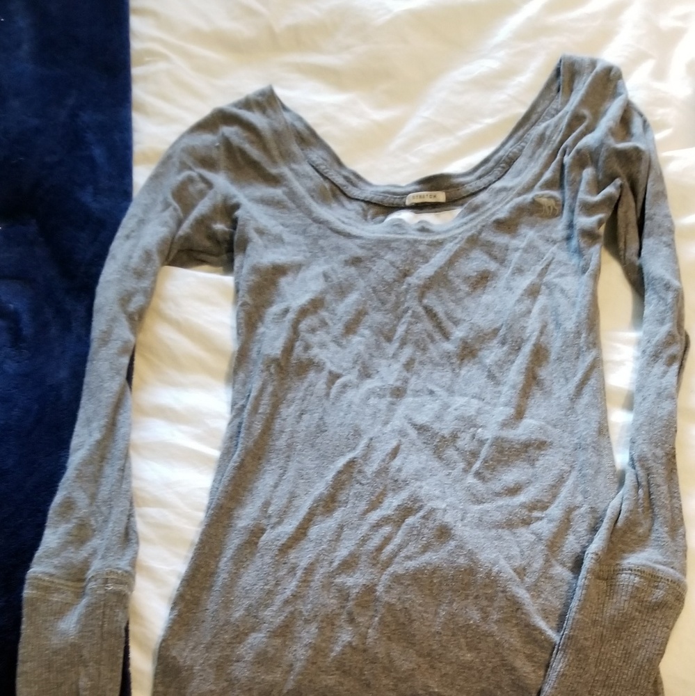 Long sleeve scoop neck fitted tshirt